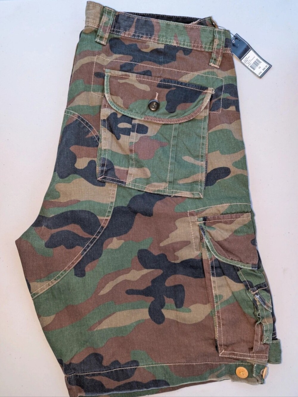 Akoo Brand Camo Cargo Shorts Men's 42, NWT